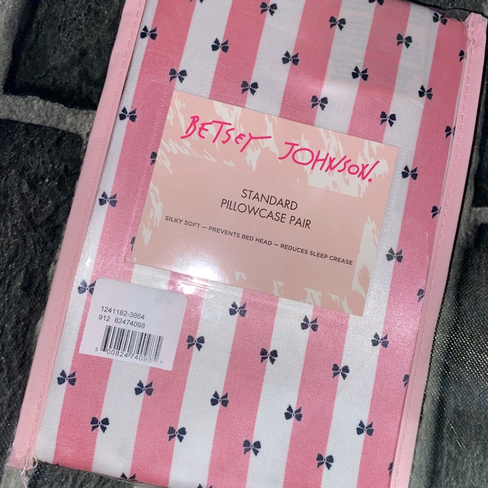 Betsey Johnson pillowcase set,NWT,polyester pillowcases,pillowcase set
